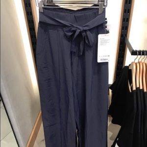 Lululemon noir pants navy size 4